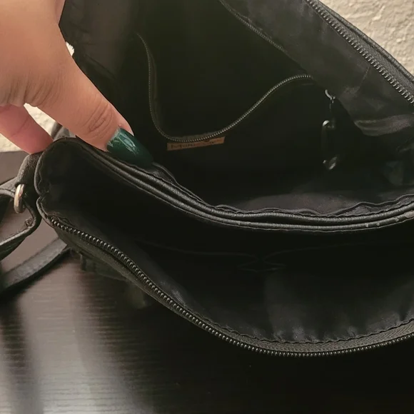 Multi Sac Crossbody Purse Black Textured Vinyl Medium size - Picture 5 of 6